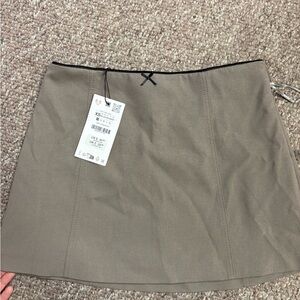 New Zara women’s Xs Stylish Tan Mini Skirt